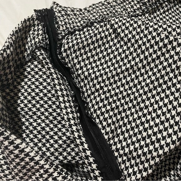 Black and White Houndstooth Wrap Skort with Faux Button Details NWOT - Picture 12 of 15
